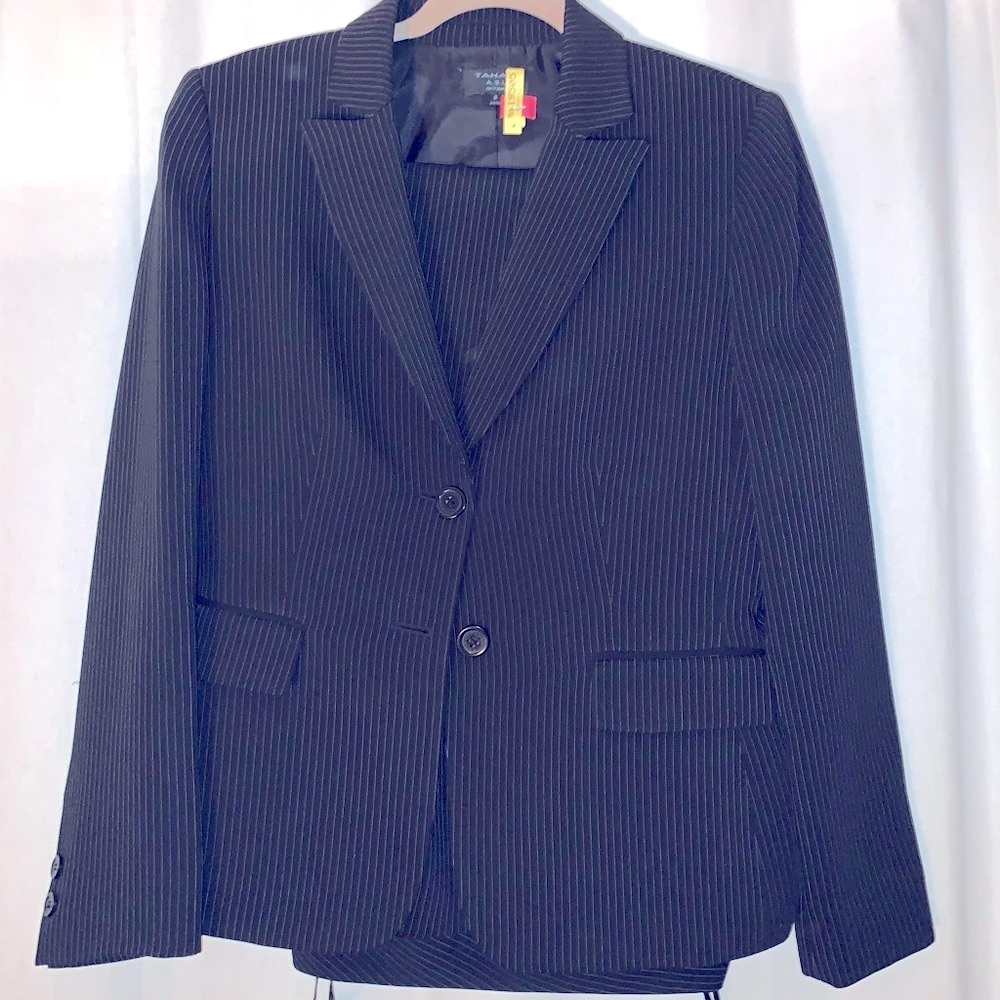 Ladies Tailored Navy Pinstripe Pant Suit - Blazer Size 8